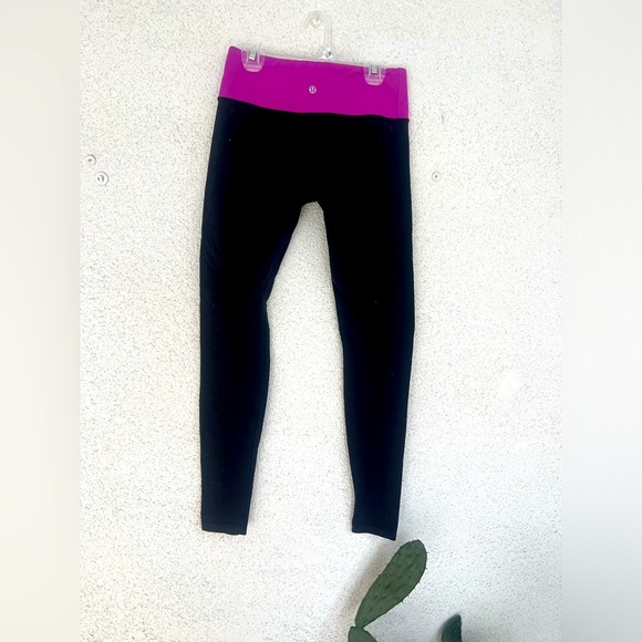 Lululemon leggings black with magenta waistband 6 - Picture 2 of 3